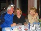 Ossi am Tisch von Inge und Anneliese